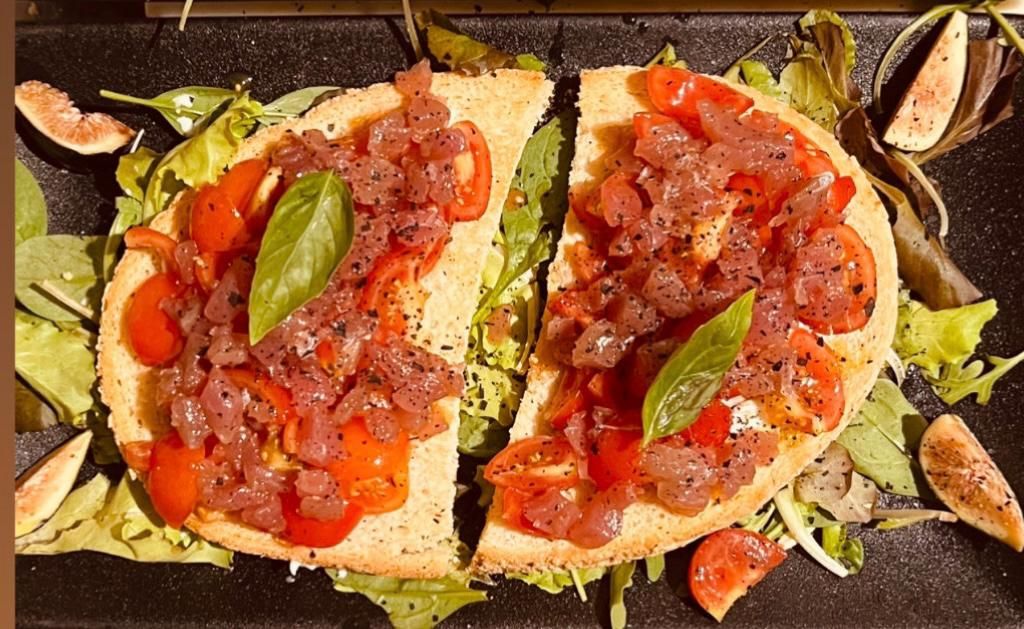 bruschetta con tonno obeso